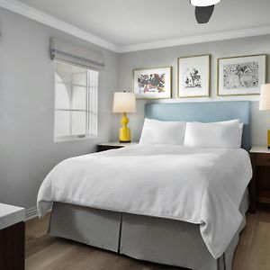 Classic Queen Room No Resort Fees